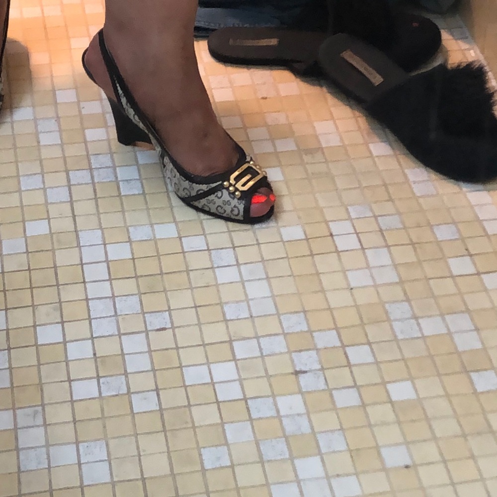 Guess shoe
